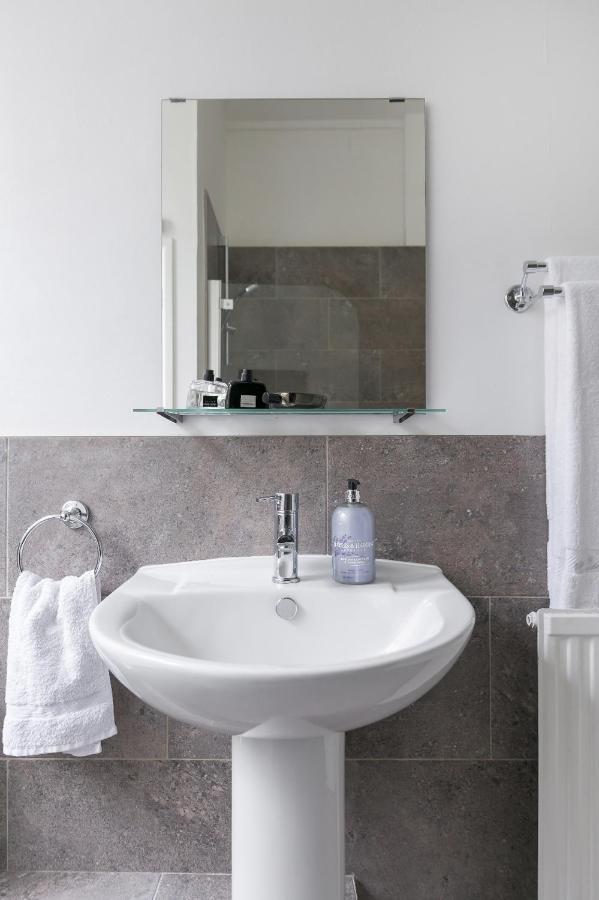 Chic 1 Bedroom Apartment In Bloomsbury, Sleeps 4 London Eksteriør billede